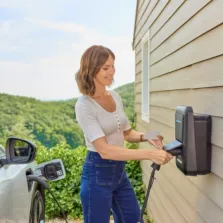 Borne de recharge 7kW IP54 T2 TIC RFID Bluetooth Hager